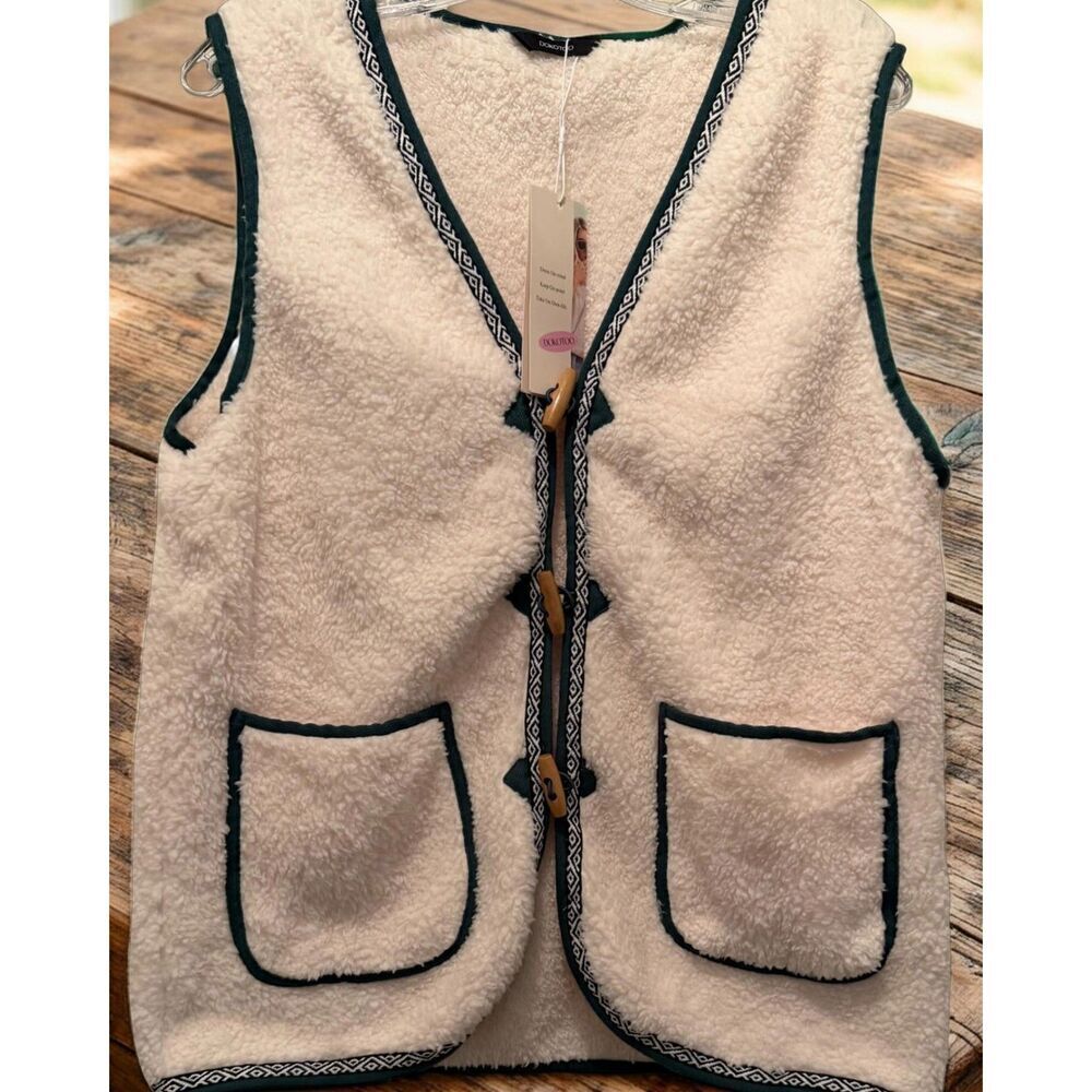 NWT Dokotoo Women's Trendy Sherpa Jacket/Vest Sleeveless Cream/white Size S